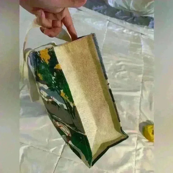 Tote bag
Nice tote bag in fair condition - Picture 9 of 9